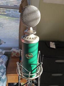 Blue Kiwi Microphone, excellent condition, excellent vocal mic.
