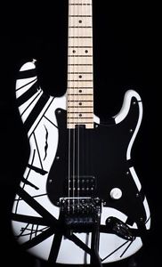 EVH STRIPE SERIES WHITE/BLACK STRIPE GUITAR MINT GIG BAG INCLUDED