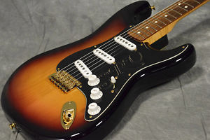 Fender USA Stevie Ray Vaughan Stratocaster 3 Color Sunburst