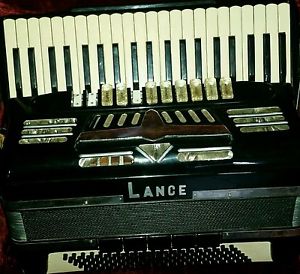LANCE ACCORDION / ACCORDIAN