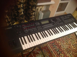 Yamaha MOX6 Keyboard Synthesizer workstation
