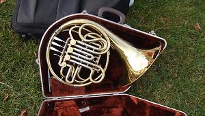 OLDS  DOUBLE FRENCH HORN PLAYS GREAT  ( CLONE 6D) ?? NICE CASE   PROTEC CASE