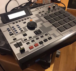 RARE AKAI MPC 2000XL SE3 - 32MB MEMORY - SD CARD - 8 OUTS - RACK EARS