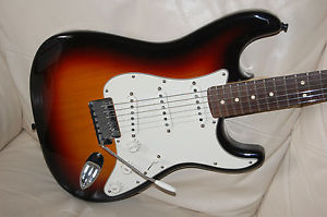 Nice 2006 Fender American Series Standard Stratocaster w/Case