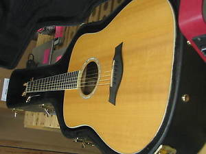 Taylor Dn5  Acoustic Guitar - Outstanding..