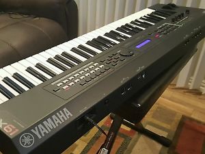 Yamaha MX61 Keyboard Gator case included