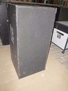 4x Subwoofer Bassrutsche mit je 2x 15" Tieftöner RCF L15P-200/AK