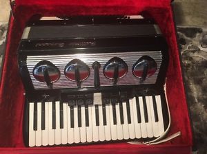 Settimio Soprani Accordion Black- 80 Bass, 7 shifts, New Condition