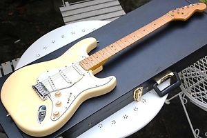 1997 Fender USA Stratocaster USA with hardcase Excellent Condition