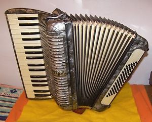 60 Bass Hohner Verdi  IA Accordion / Accordeon