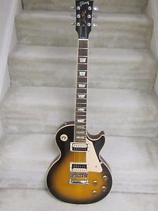 2011 Classic Gibson Les Paul- beautiful, minimal playing time