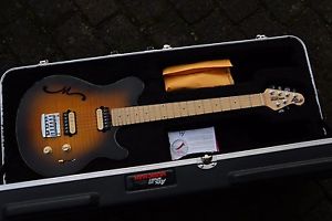 NEU Music Man Axis Hollow Body 2 HBs E-Gitarre Made in USA Non Tremolo