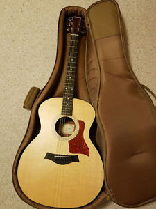 Taylor 114e Acoustic Electric Guitar Natural *Rarely Used* GREAT GUITAR w/ Case