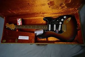 NEUVE FENDER Stevie Ray Vaughan Stratocaster