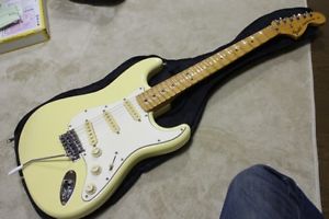 Used! Fender Japan Yngwie Malmsteen Scallop Model Stratocaster Made in Japan