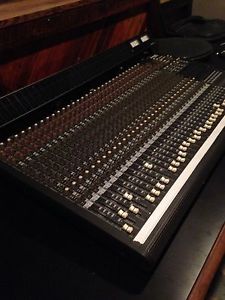 Mackie Analog Studio Recording Mixing Console 32 Channel 8 Bus