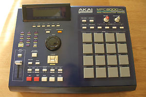 AKAI MPC 2000 XL - 32MB - 1GB SD/CF Drive - Blue LCD