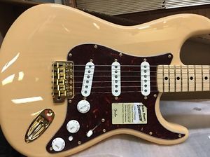 2014 NOS Fender Deluxe Player Stratocaster Start Honey Blonde W/Gigbag!!