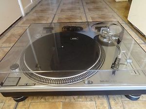 TECHNICS SL 1200mk2 DIRECT DRIVE TURNTABLE +TECHNICS HEADSHELL & STANTON STYLUS