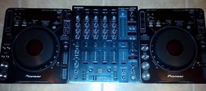Two Pioneer CDJ 1000 and DJX750 Mixer