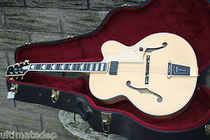 HERITAGE GOLDEN EAGLE GUITAR OHSC  1991