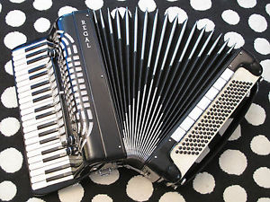 REGAL DOUBLE TONE CHAMBER ACCORDION/ACCORDIAN, SEE VIDEO, I WORK WITH BUYER