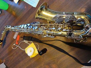 A very Nice Well Kept Alto Sax Bundy ll The Sebner Co.Used 1 Year With Case
