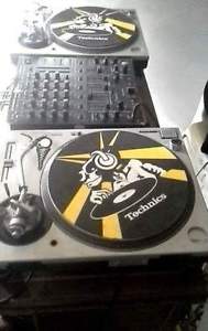 1 Technics SL1200MK5 Direct Drive Turntable Silver