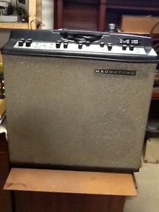 Vintage Magnatone M-15 guitar combo