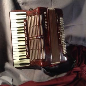 RARE HOHNER MORINO IIIM PIANO ACCORDION