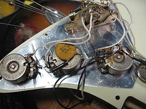 Fender 1975 Stratocaster Sunburst / Maple Used  w/ Hard case