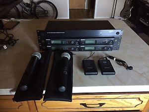 4 SHURE SLX Systems With UA844 Antenna/Power Distribution Unit
