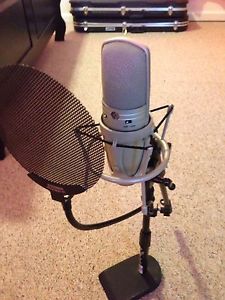 Shure KSM44 Dynamic Cable Professional Microphone