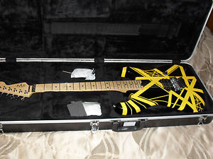 EVH (Fender ) Striped Series Strat Electric Black & Yellow + HSC Van Halen