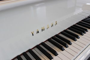 Yamaha Flügel (Klavier), weiß poliert, vom Klavierbaumeister, AKTIONSPREIS!