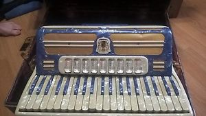 Marotta Production United Accordion In Case - Made In Italy - Blue White Pearl