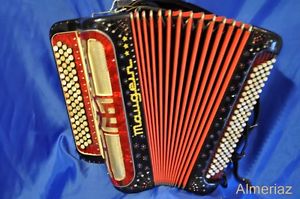 Magnifique Accordeon Maugein 3 voies 100basses