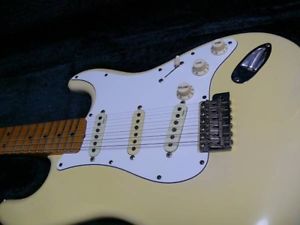 Used!Fender Japan ST72-140YM Yngwie Malmsteen Scallop Stratocaster Made in Japan