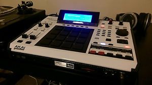 Akai MPC 2500 Limited Edition maxed out with custom blue screen 1000 5000 2000