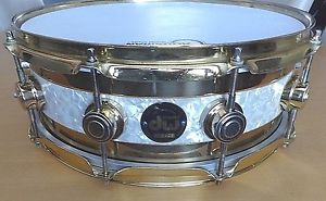 DW  Edge snare drum:  gold package,  5.5 x 14", vintage model