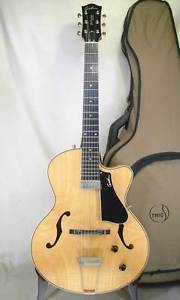 Godin 5th Avenue Jazz / Venetian Cutaway・Open Back Peg・Flame Maple Arch top