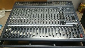 Yamaha EMX5000-20 mixer