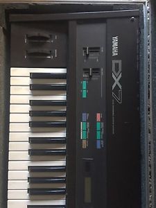 Yamaha Dx7 Keyboard Sythensizer