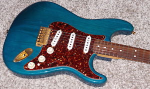 Fender Deluxe Players Stratocaster 2004 Vintage Noiseless pickups Gold Hardware