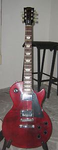 Gibson Les Paul Studio 2006 Wine Red with Original Hard Shell Case