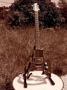 Guitare légendaire DAN ARMSTRONG Lucite Clear