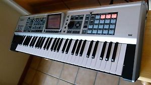 Roland Fantom X6 with extras. XL'nt condition!