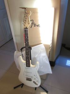 FENDER STRATOCASTER MIM MEXICO WHITE BODY NEW IN BOX