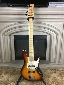 Fender American Deluxe Active Jazz 5 w/Sadowsky Pre