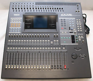 Yamaha O2R Digital Recording Mixer Console 40 channels 24 analog 16 digital